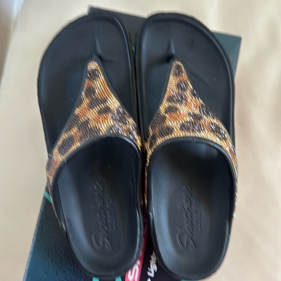 Skechers Cali Gear Leopard Shimmer Sandals - Picture 2 of 6